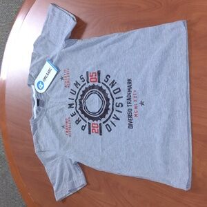Diverso Premiums Divisions 2025 Graphic T-Shirt Kids Size M NWT